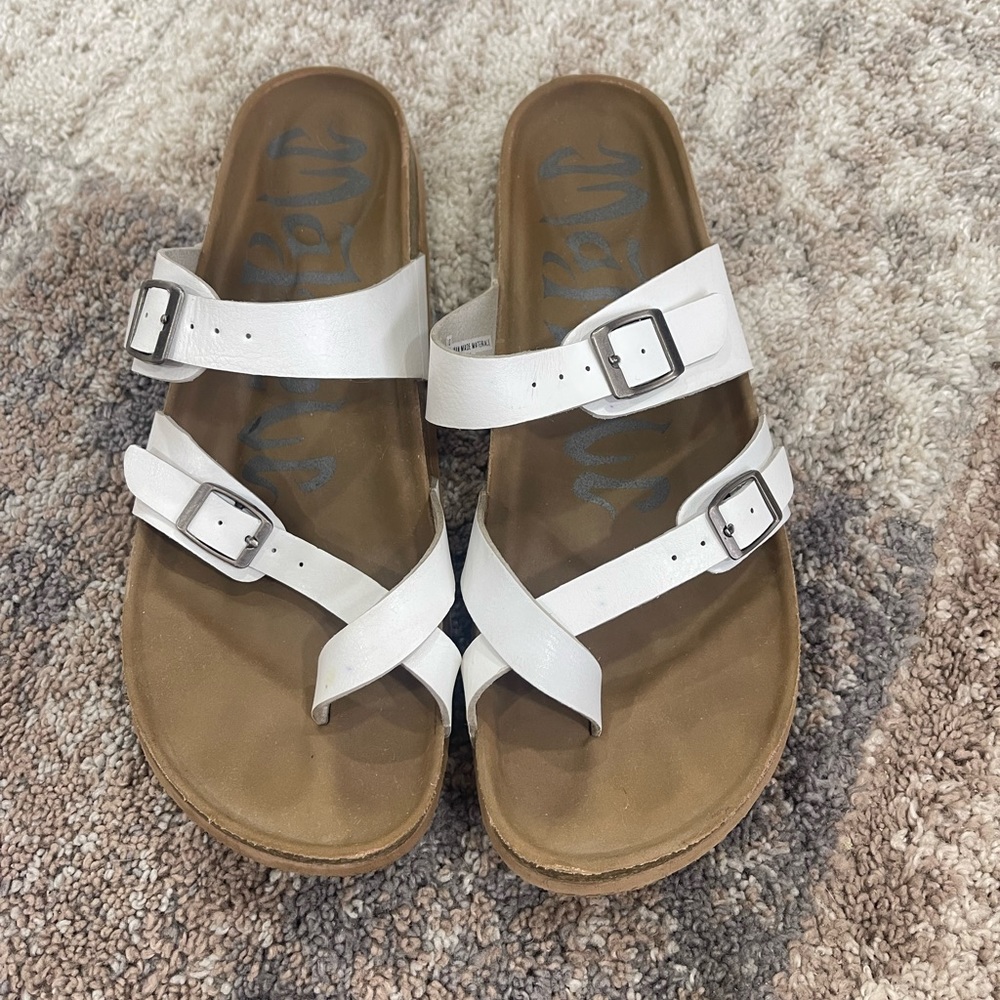Women’s crisscross Sandals size 10